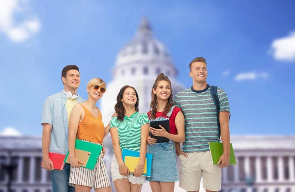 Students with books over american white house — Stock Photo, Image