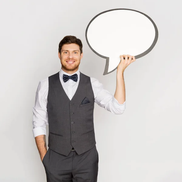 Hombre feliz en traje sosteniendo banner de burbuja de texto en blanco — Foto de Stock