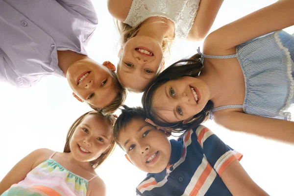 Jeugd Vriendschap Mensen Concept Groep Glimlachend Gelukkige Kinderen Cirkel — Stockfoto