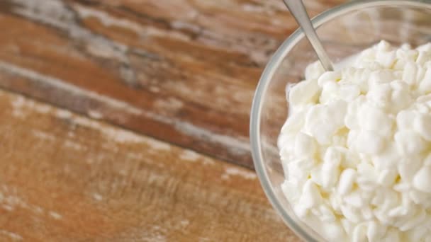 Close up of cottage cheese in bowl on wooden table — Stock Video