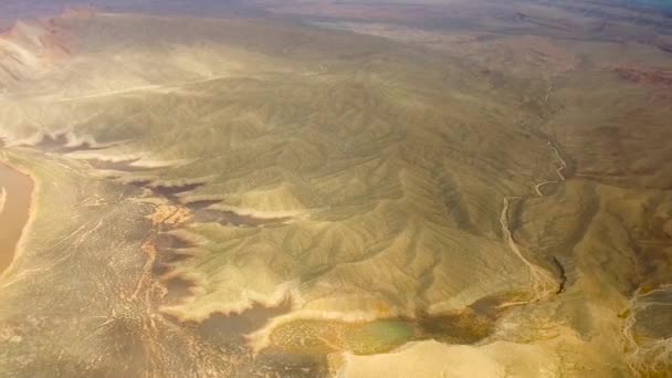 Luchtfoto van de grand canyon vanuit helikopter — Stockvideo