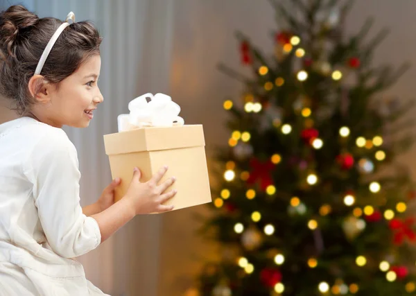 Happy little girl with christmas gift at home — Stock Photo, Image