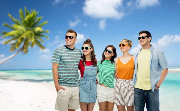 Friends in sunglasses over tropical beach — Stock Photo, Image