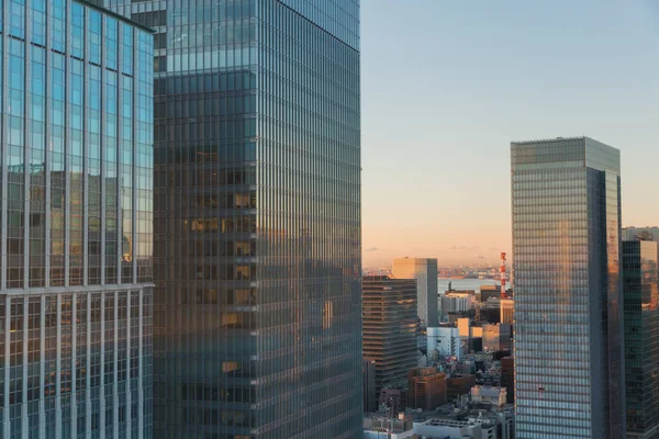 Mrakodrapy nebo kancelářské budovy v městě Tokio — Stock fotografie