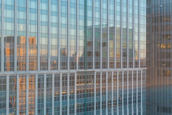 Wolkenkratzer oder Bürogebäude in Tokio — Stockfoto