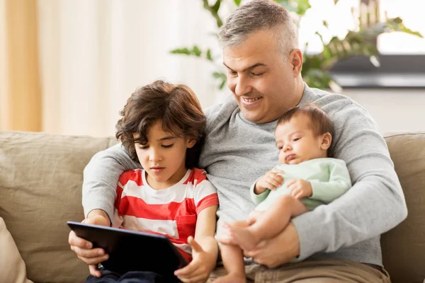 Happy father with preteen and baby son at home — Stock Photo, Image