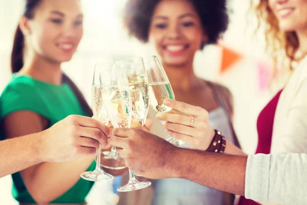 Friends clinking glasses of champagne at party — Stock Photo, Image