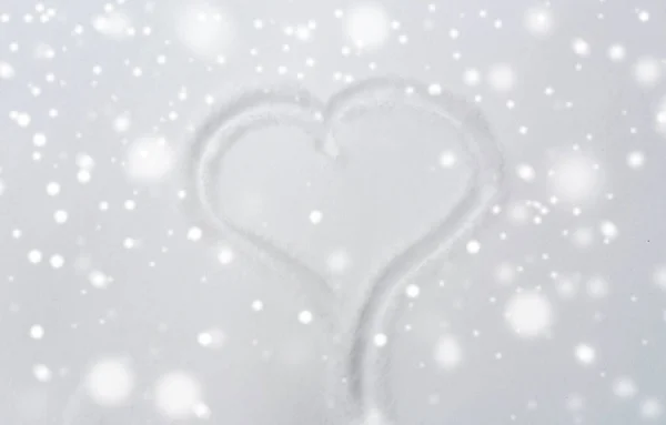 Heart shape silhouette or print on snow surface — Stock Photo, Image