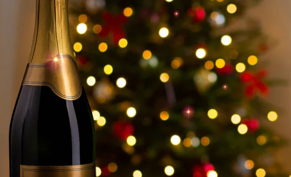 Gros plan de la bouteille de champagne à Noël — Photo