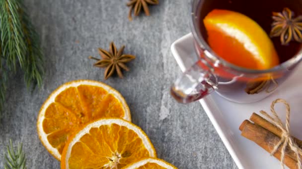 Glasses of hot mulled wine with orange and spices — Stock Video