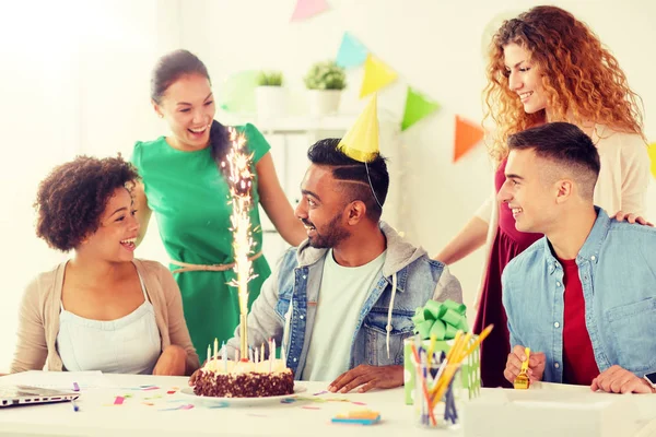 Office team greeting colleague at birthday party — Stock Photo, Image