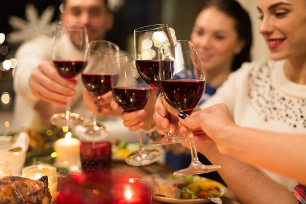 Close up of friends with wine celebrate christmas — Stock Photo, Image