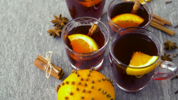 Glasses of hot mulled wine with orange and spices — Stock Video