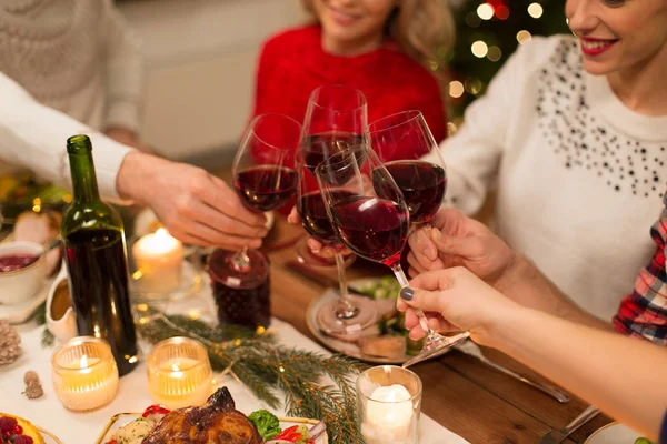 Close up of friends with wine celebrate christmas — Stock Photo, Image