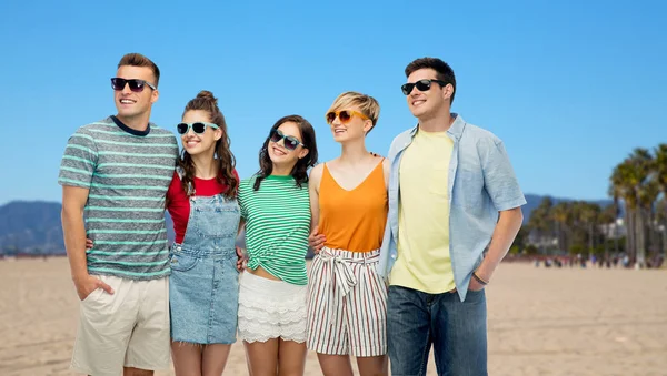 Happy friends over venice beach background — Stock Photo, Image