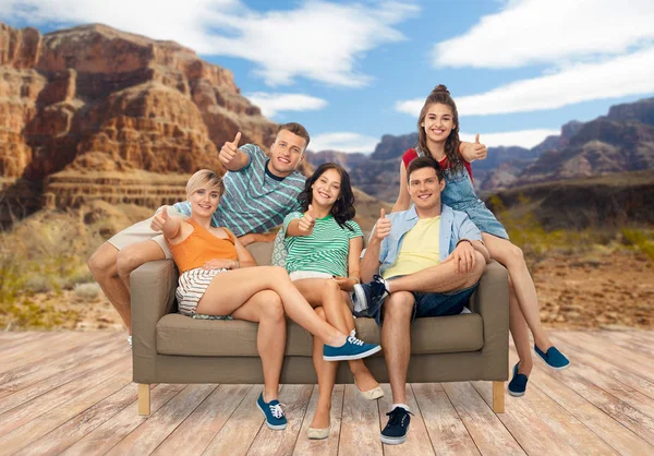 Friends showing thumbs over grand canyon — Stock Photo, Image