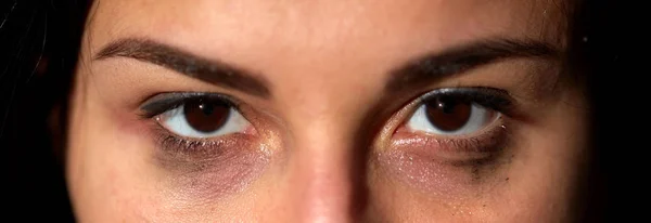 Olhos de mulher chorando infeliz — Fotografia de Stock