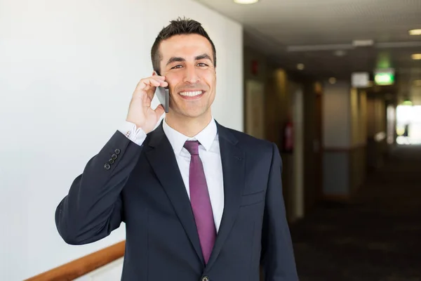 Viaje Negocios Personas Concepto Comunicación Feliz Hombre Negocios Sonriente Llamando — Foto de Stock