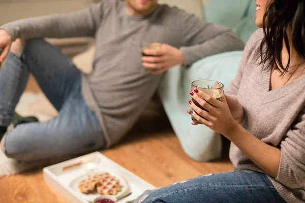 Close up of couple drinking coffee at home — Stock Photo, Image