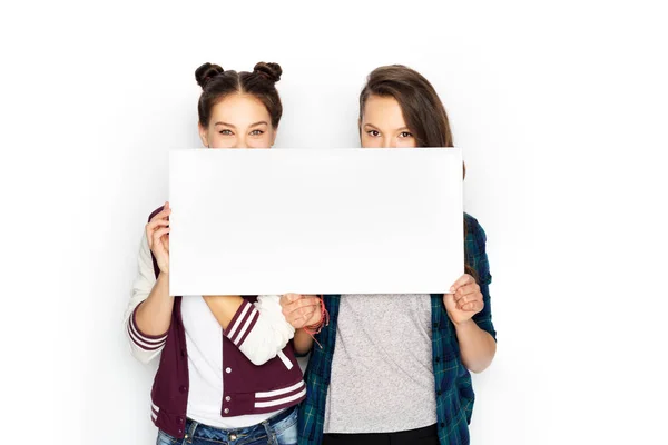 Happy teenage girls holding blank white board — Stock Photo, Image