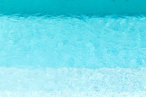 Yüzme havuzunda su turkuaz — Stok fotoğraf