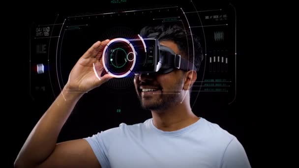 Ember a vr fejhallgató-val tényleges föld vetítés — Stock videók