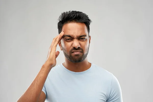 頭痛に苦しむ不幸なインド人 — ストック写真
