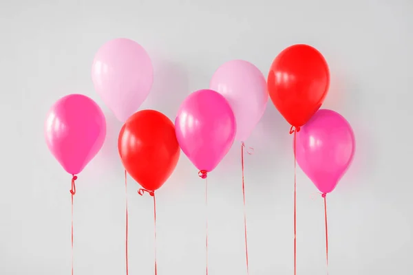 Palloncini rosa e rossi per la festa di compleanno — Foto Stock