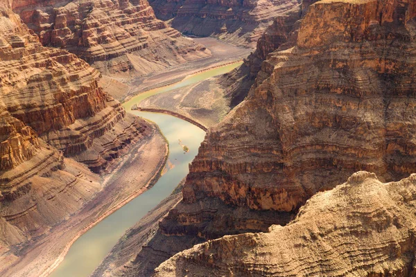 Vista de los grandes acantilados del cañón y el río Colorado —  Fotos de Stock