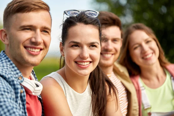 Happy teenage friends outdoors in summer — Stock Photo, Image