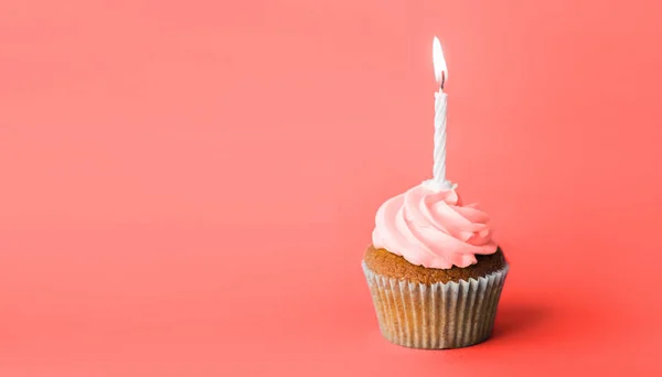 Birthday cupcake with one burning candle — Stock Photo, Image