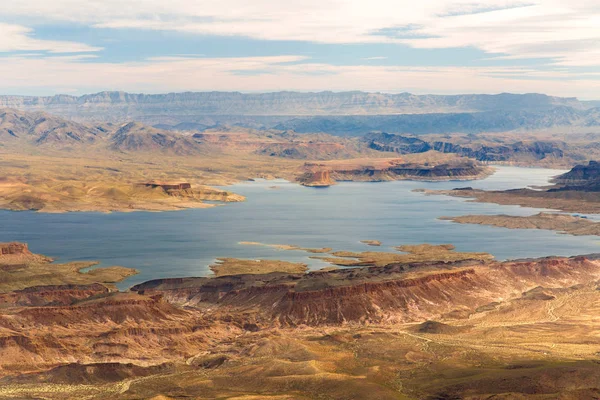 Luchtfoto van de grand canyon en lake mead — Stockfoto