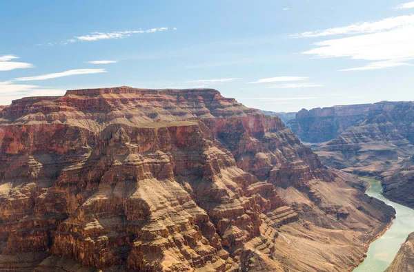 Vista de los grandes acantilados del cañón y el río Colorado —  Fotos de Stock