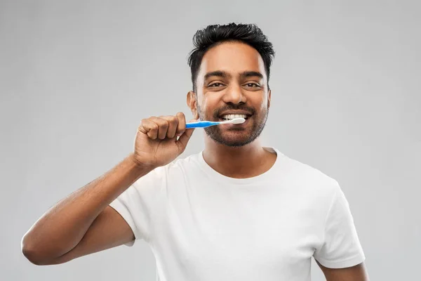 Cura Orale Igiene Dentale Concetto Persone Sorridente Giovane Indiano Con — Foto Stock