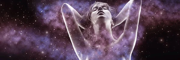 Двойное воздействие женщины и фиолетовой галактики — стоковое фото