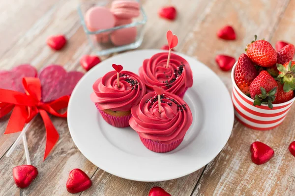 Крупним планом червоні цукерки для святого Валентина день — стокове фото
