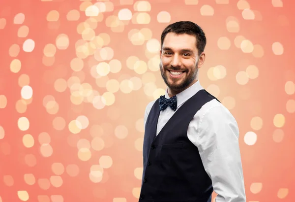 Homem feliz em roupas de festa — Fotografia de Stock