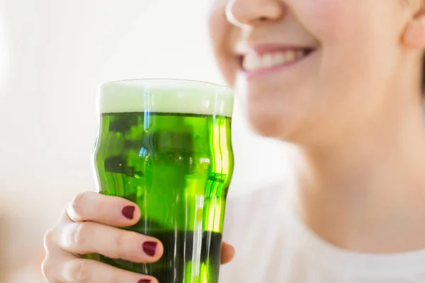 Close up of woman with green beer in glass — Stock Photo, Image
