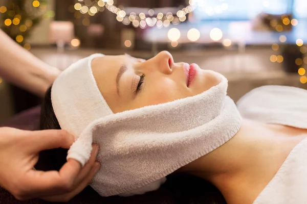 Woman having face massage with towel at spa — Stock Photo, Image