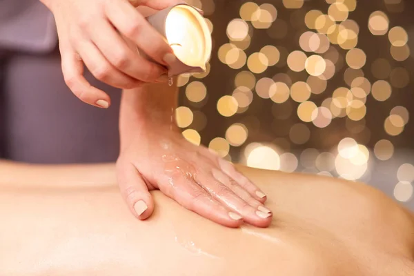 Woman doing back massage with hot oil at spa — Stock Photo, Image
