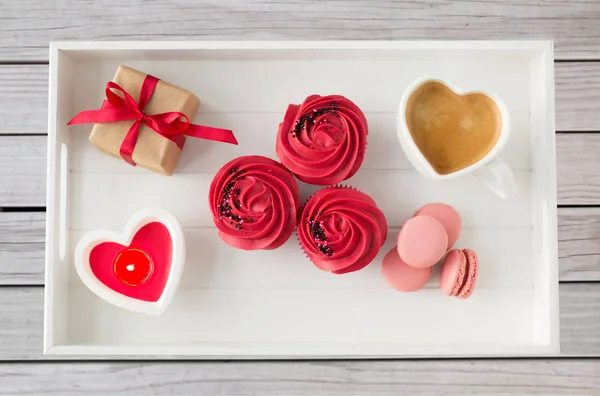 Close-up de doces vermelhos para o dia dos namorados — Fotografia de Stock