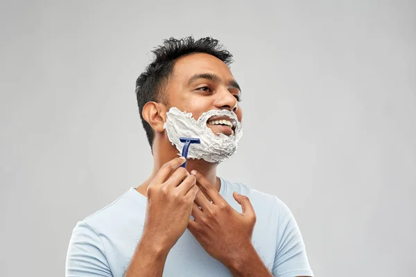 Indian man shaving beard with razor blade — Stock Photo, Image