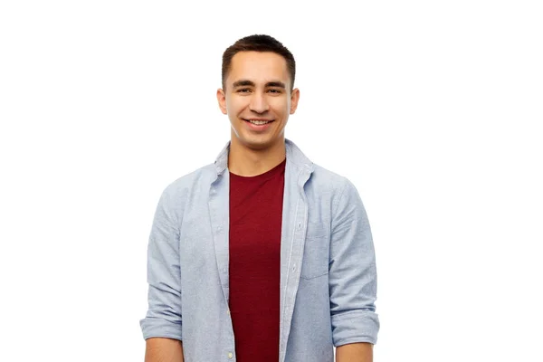 Улыбающийся молодой человек на белом фоне — стоковое фото