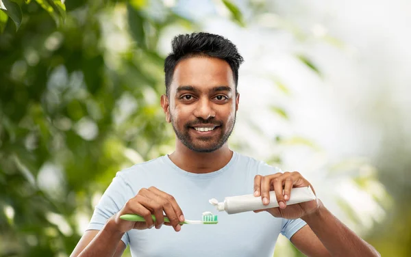 Indian man with toothbrush and toothpaste — Stock Photo, Image