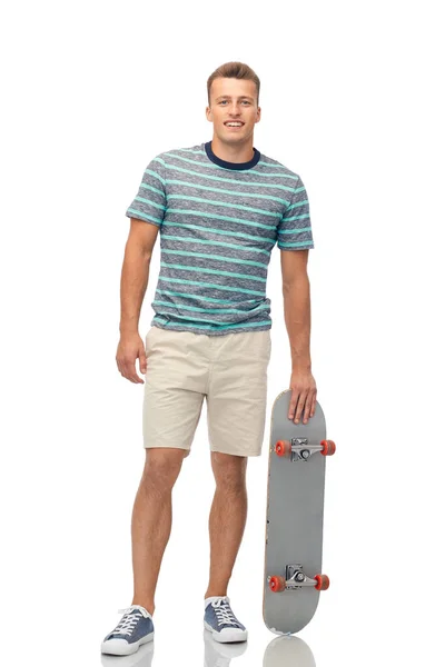 Sport Ontspannings Skateboarden Concept Jongeman Met Skateboard Glimlachend Witte Achtergrond — Stockfoto