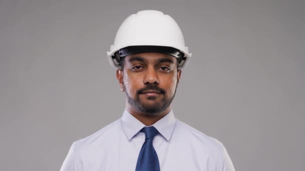 Arquitecto indio o hombre de negocios en casco — Vídeos de Stock