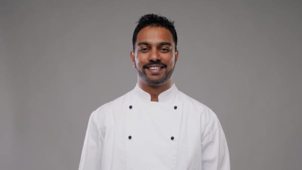 Heureux souriant mâle chef indien — Video