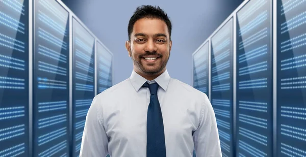 Indiana empresário mais de servidor quarto — Fotografia de Stock