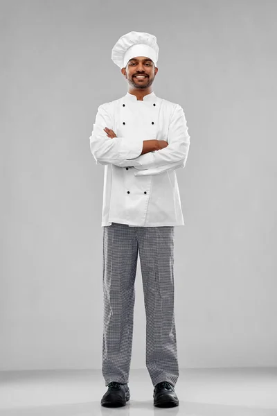 Heureux mâle chef indien en toque — Photo