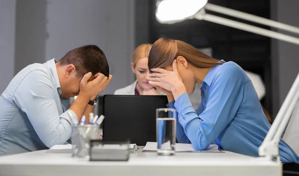 Business team with laptop working late at office — Stock Photo, Image